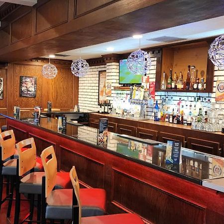 Days Inn & Suites By Wyndham Roseville/Detroit Area Εξωτερικό φωτογραφία