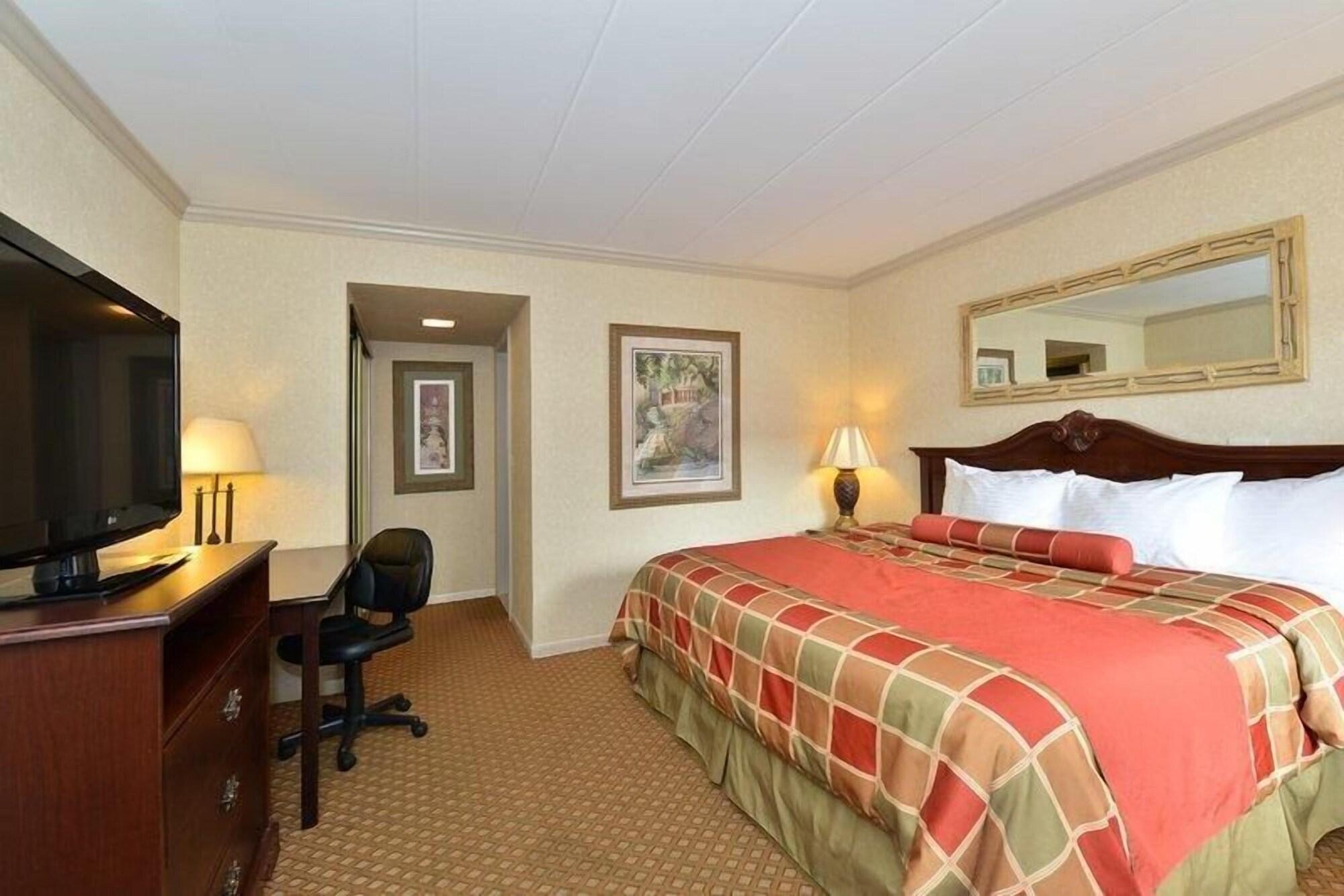 Days Inn & Suites By Wyndham Roseville/Detroit Area Εξωτερικό φωτογραφία