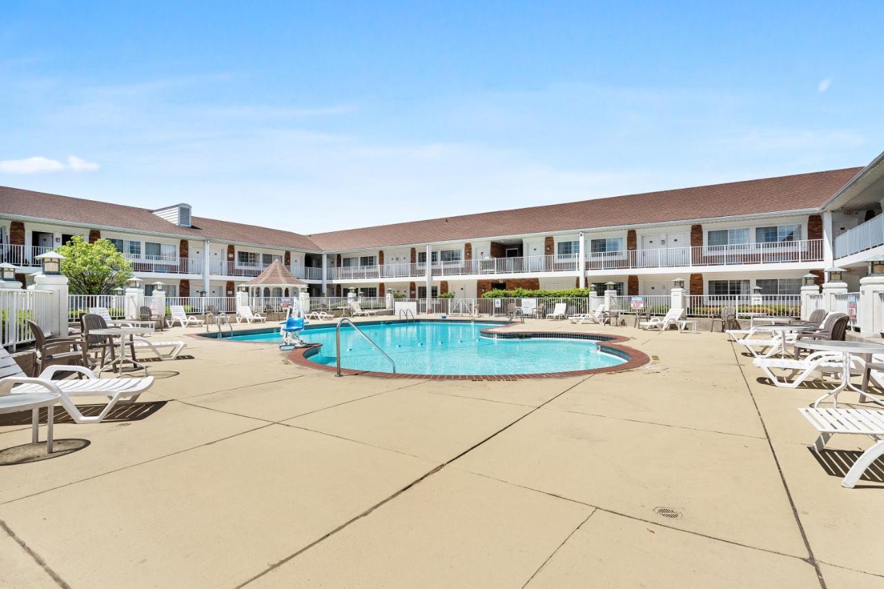 Days Inn & Suites By Wyndham Roseville/Detroit Area Εξωτερικό φωτογραφία
