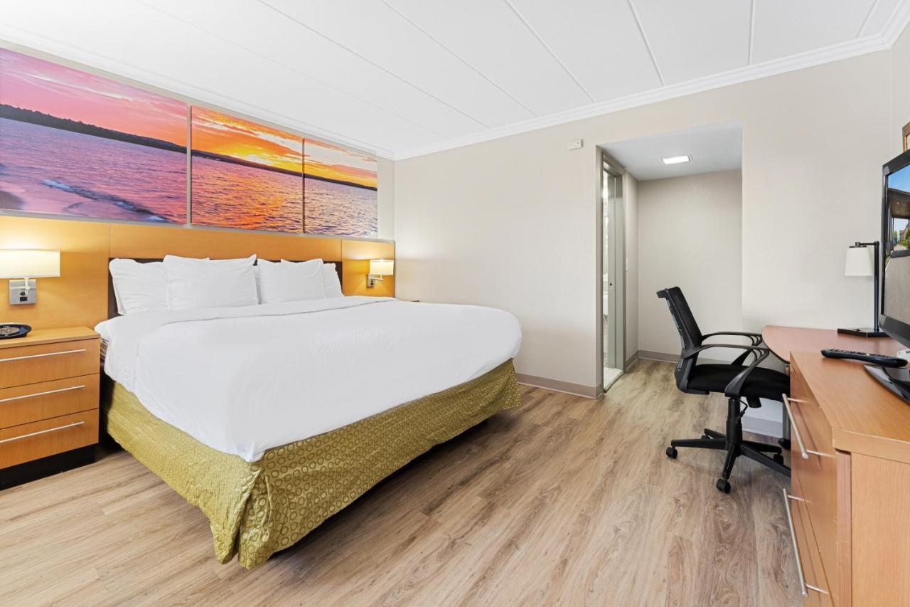 Days Inn & Suites By Wyndham Roseville/Detroit Area Εξωτερικό φωτογραφία