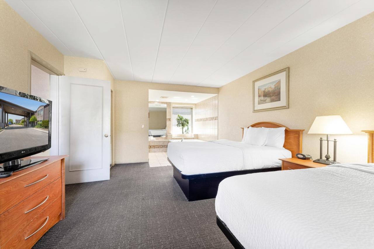 Days Inn & Suites By Wyndham Roseville/Detroit Area Εξωτερικό φωτογραφία