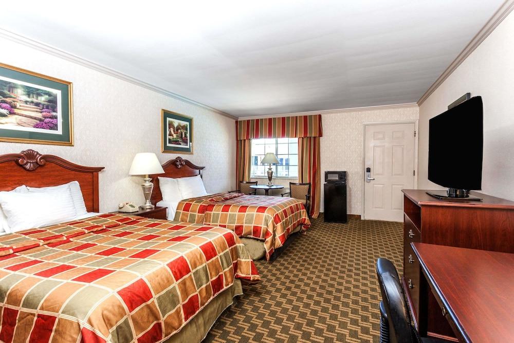 Days Inn & Suites By Wyndham Roseville/Detroit Area Εξωτερικό φωτογραφία