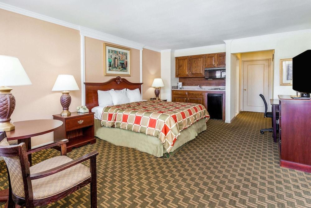 Days Inn & Suites By Wyndham Roseville/Detroit Area Εξωτερικό φωτογραφία