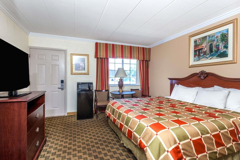 Days Inn & Suites By Wyndham Roseville/Detroit Area Εξωτερικό φωτογραφία