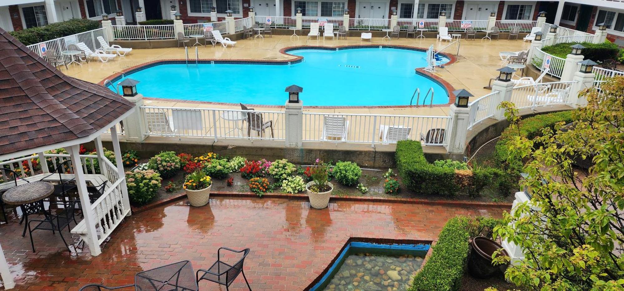 Days Inn & Suites By Wyndham Roseville/Detroit Area Εξωτερικό φωτογραφία