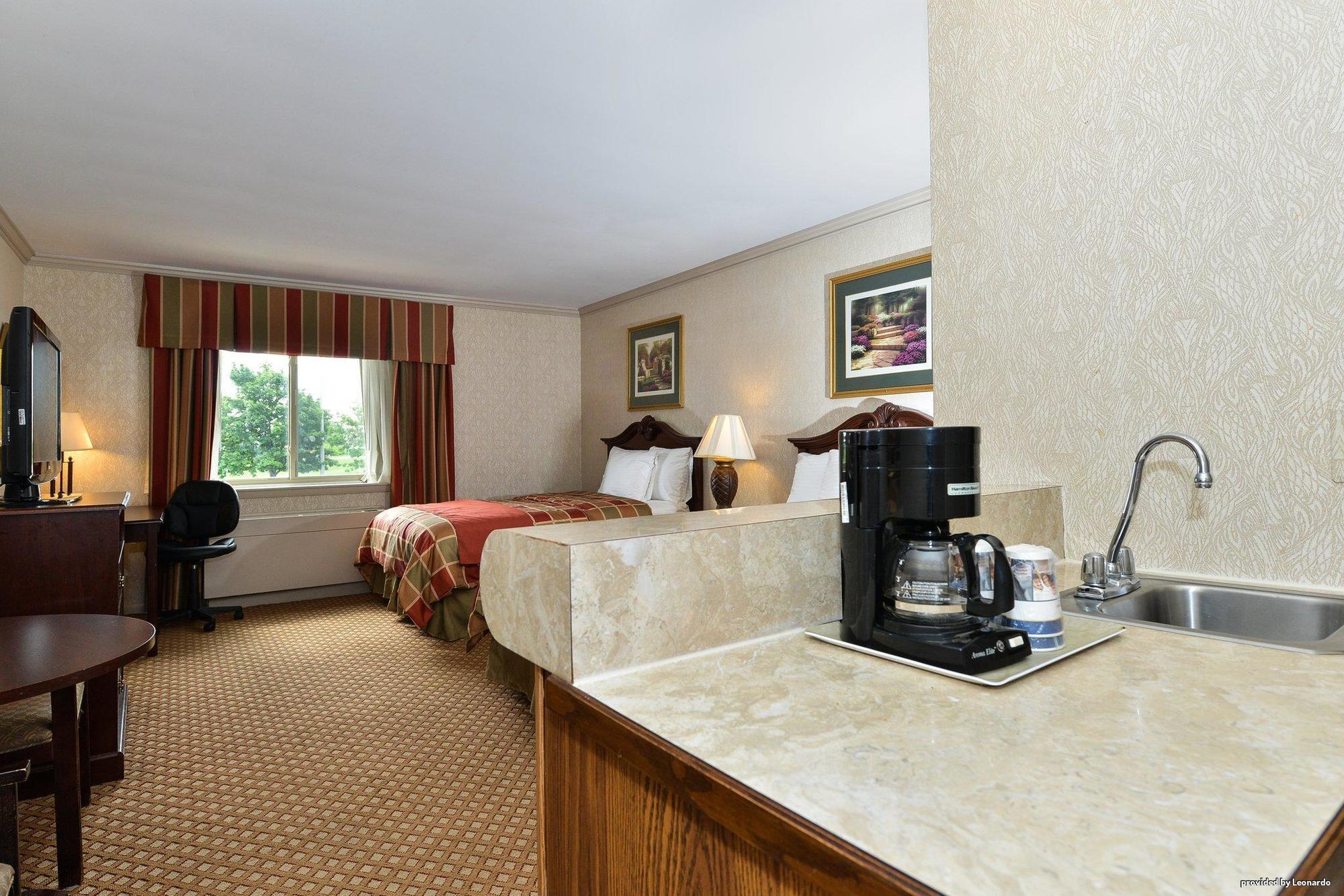 Days Inn & Suites By Wyndham Roseville/Detroit Area Εξωτερικό φωτογραφία