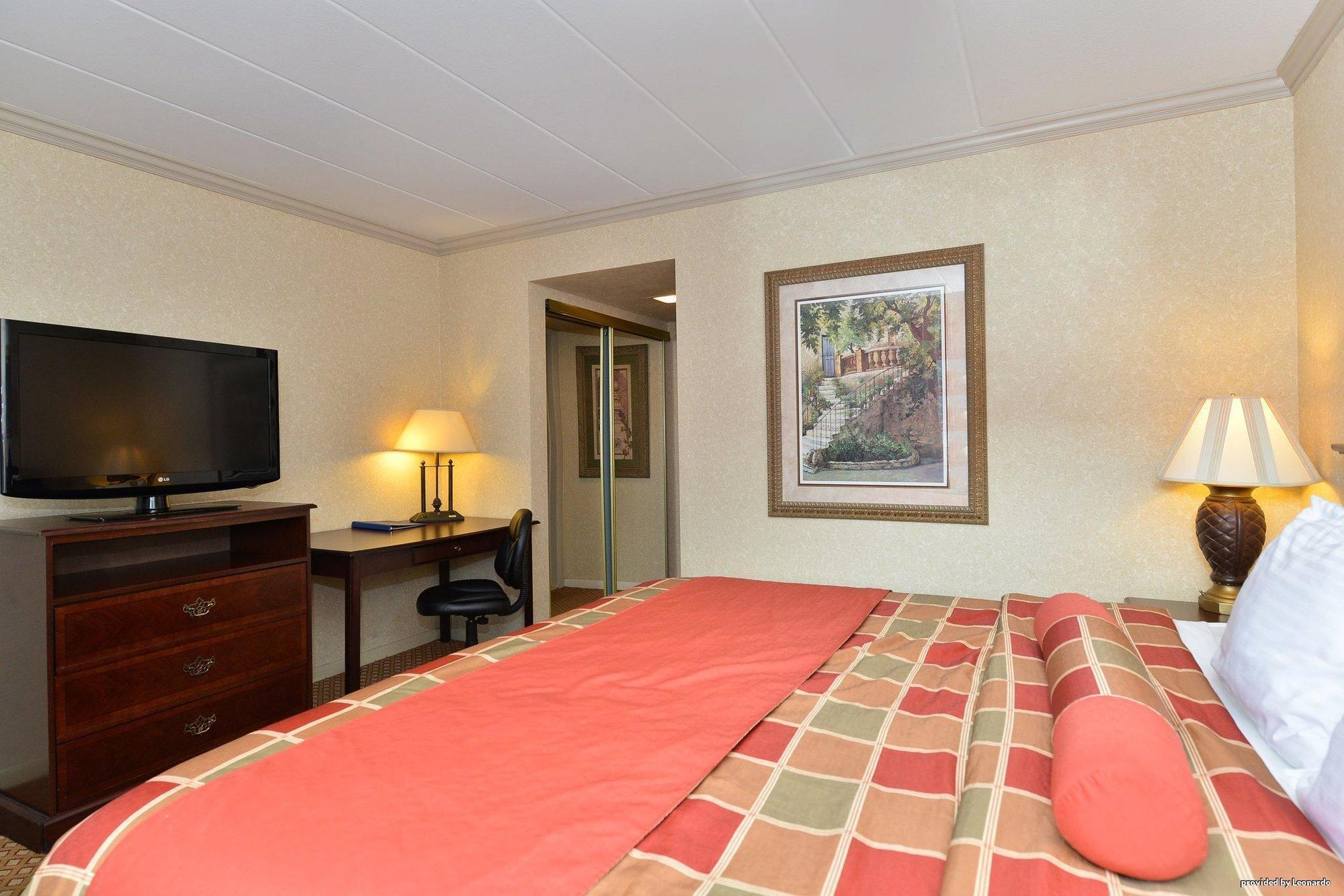 Days Inn & Suites By Wyndham Roseville/Detroit Area Εξωτερικό φωτογραφία