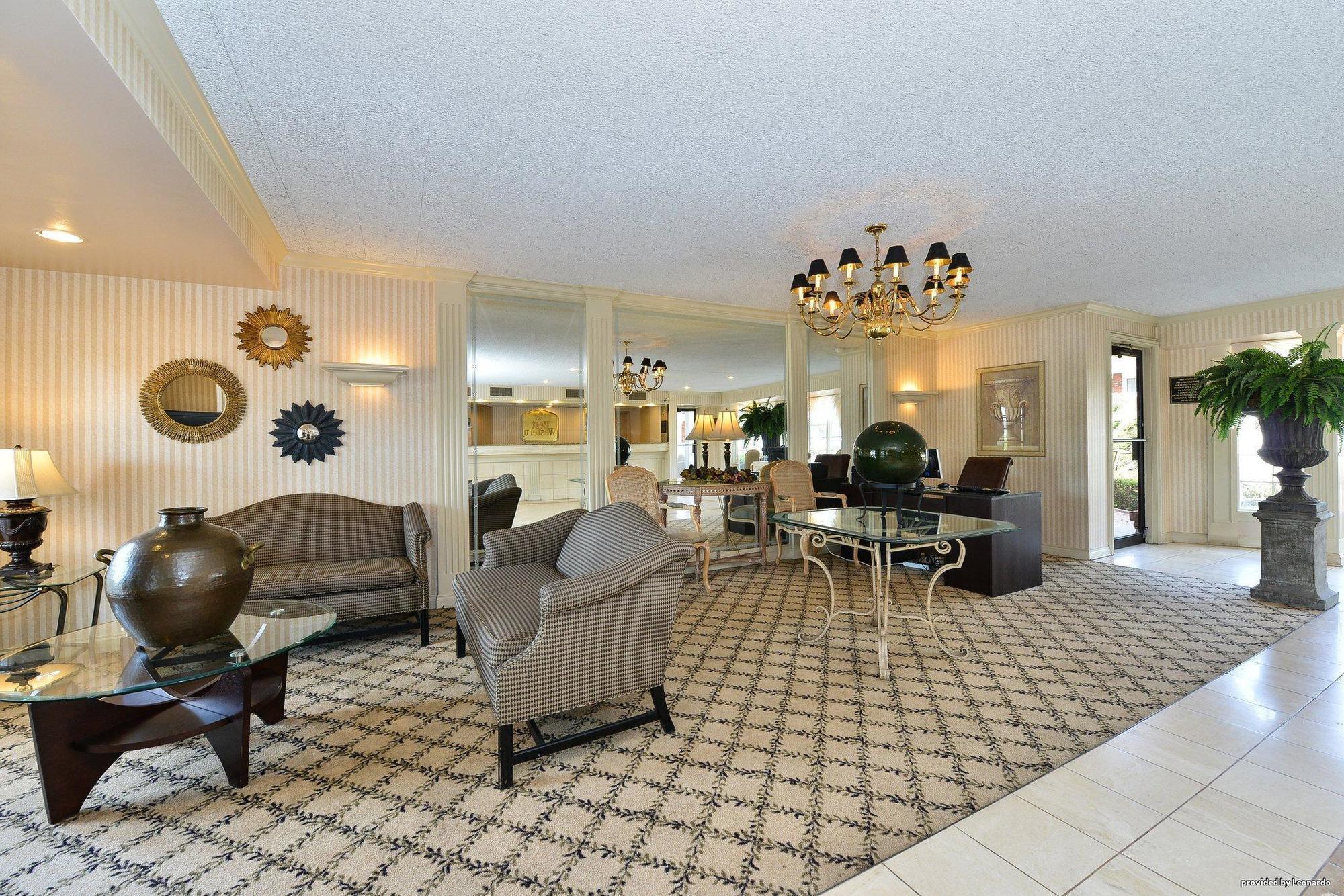 Days Inn & Suites By Wyndham Roseville/Detroit Area Εξωτερικό φωτογραφία