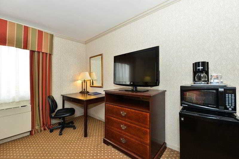 Days Inn & Suites By Wyndham Roseville/Detroit Area Εξωτερικό φωτογραφία