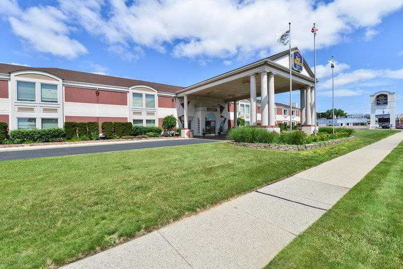 Days Inn & Suites By Wyndham Roseville/Detroit Area Εξωτερικό φωτογραφία