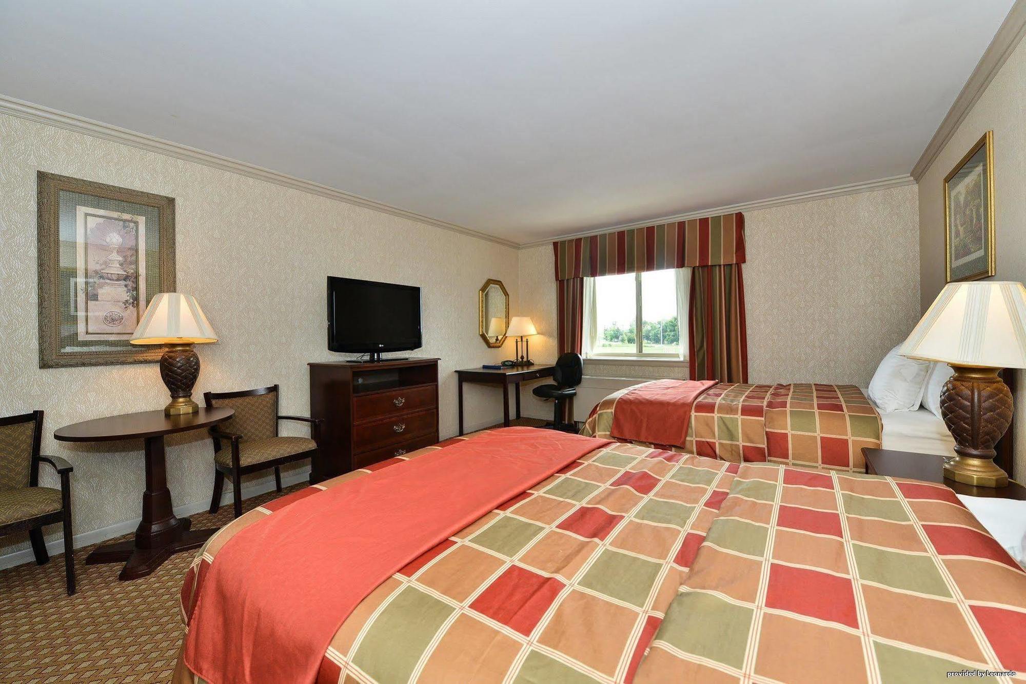 Days Inn & Suites By Wyndham Roseville/Detroit Area Εξωτερικό φωτογραφία