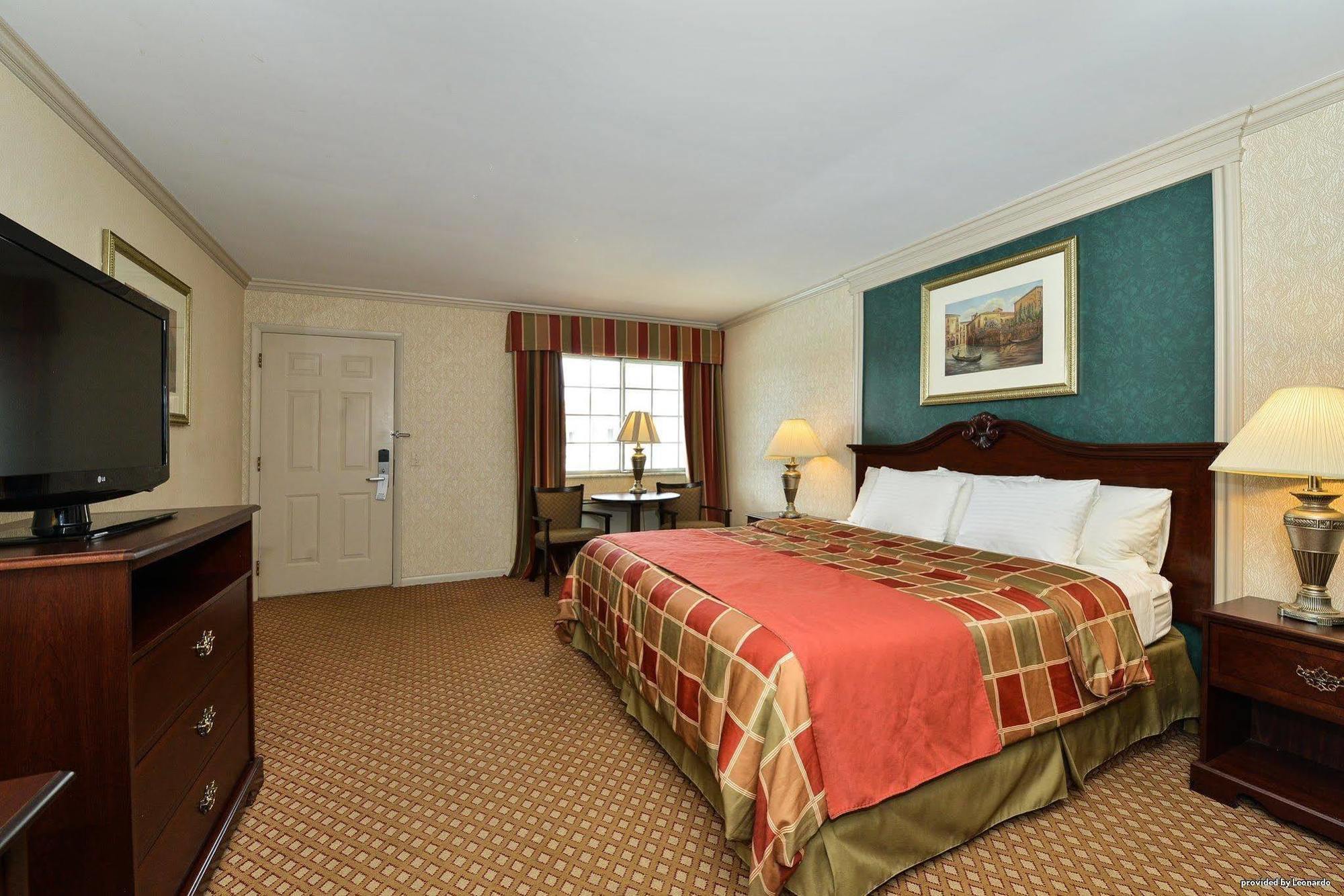Days Inn & Suites By Wyndham Roseville/Detroit Area Εξωτερικό φωτογραφία