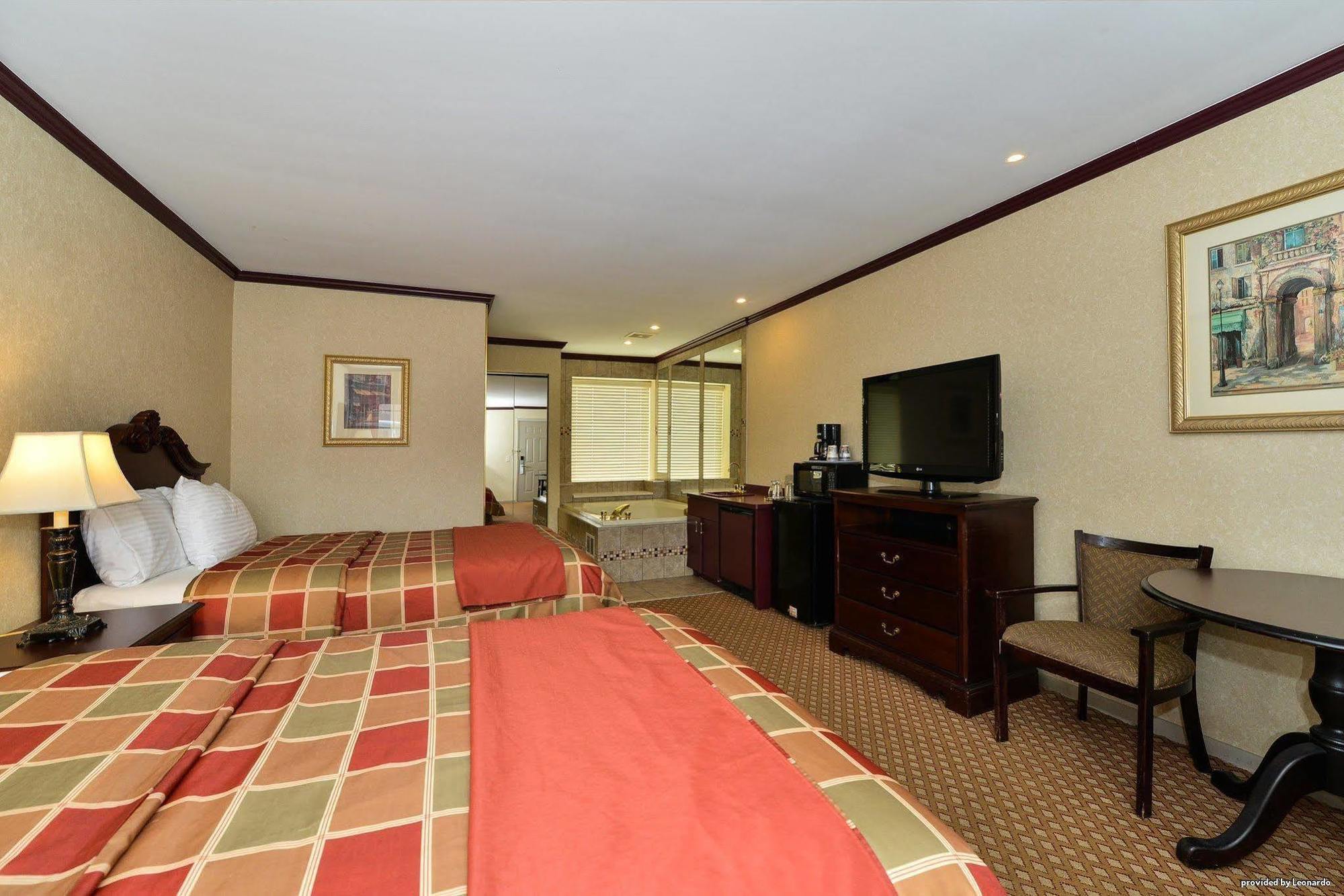 Days Inn & Suites By Wyndham Roseville/Detroit Area Εξωτερικό φωτογραφία