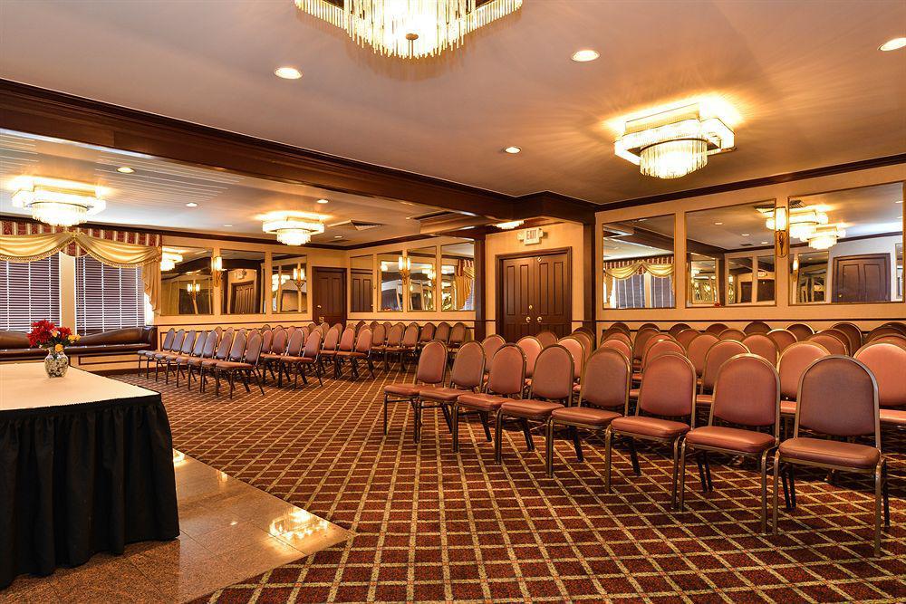 Days Inn & Suites By Wyndham Roseville/Detroit Area Εξωτερικό φωτογραφία