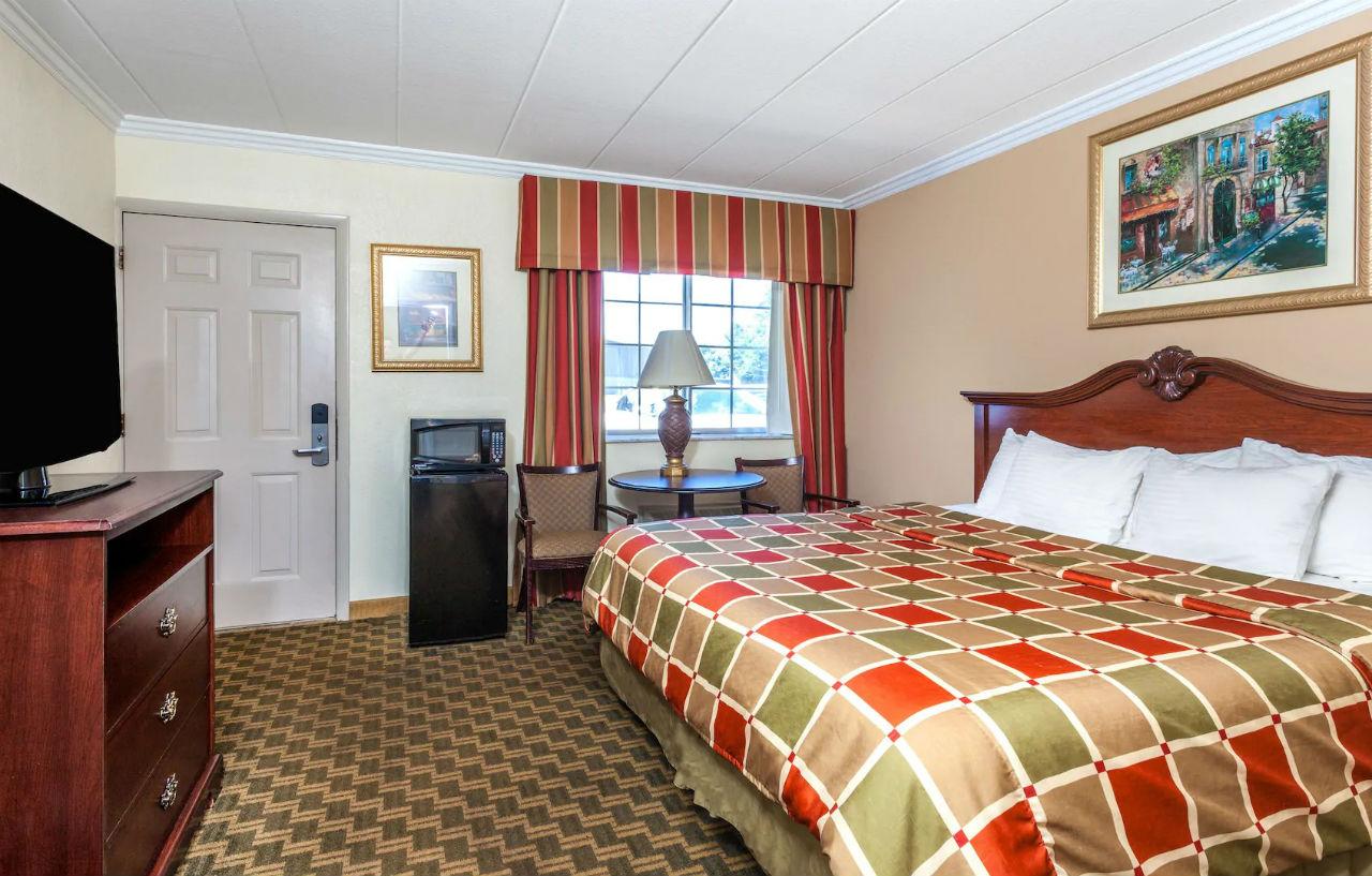 Days Inn & Suites By Wyndham Roseville/Detroit Area Εξωτερικό φωτογραφία